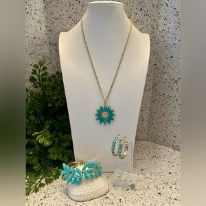Light turquoise and gold tone jewelry set